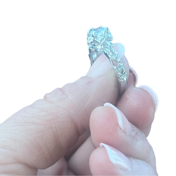 Vintage Zircon Ring Simple Elegant with a vintage feel. Alloy Ring Trendy sz 8 - Picture 5 of 5